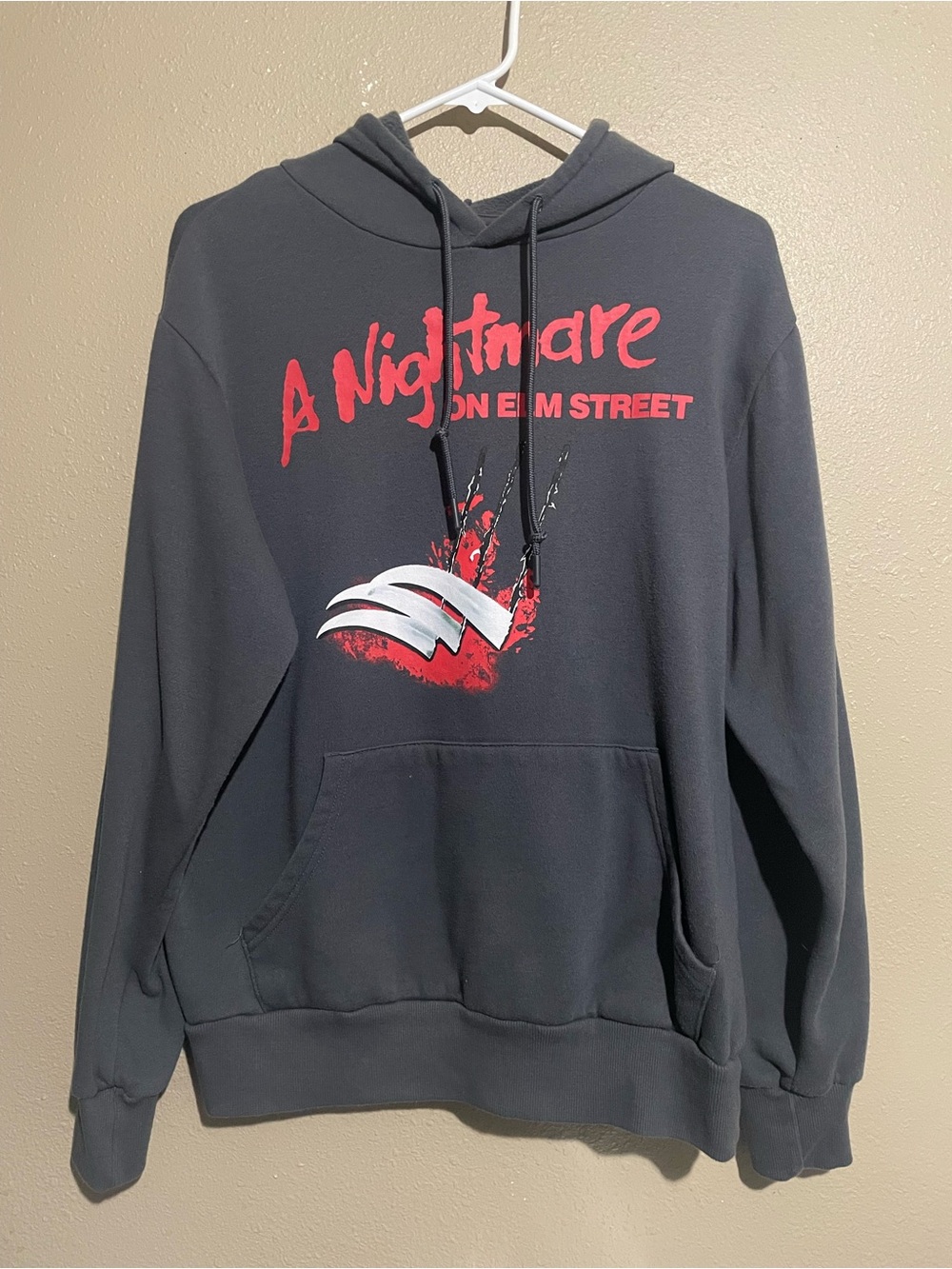 A Nightmare On Elm Street Bloody Claw Graphic Gray Pullover Hoodie Sweatshirt M